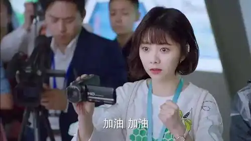 浪花一朵朵唐一白祁睿峰游泳比赛,云朵一边录像一边祈祷
