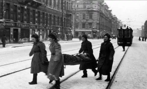 百万德军士兵在莫斯科冻死,他们为什么却不去抢劫苏联人呢
