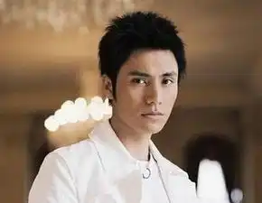 陈坤晒童年照片揭秘陈坤不敢曝光13岁儿子生母背后有什么隐情
