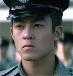 陈冠希隐退11年近照沧桑,老婆身材成亮点,女儿2岁超有个性

