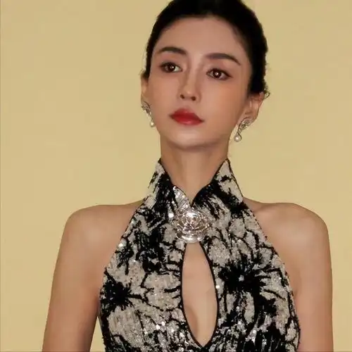 黄晓明公开秀恩爱,新欢身份曝光兜兜转转还是你