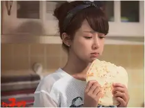 网友偶遇杨紫近距离照,活生生的被旁边男生抢镜,网友我要脱粉