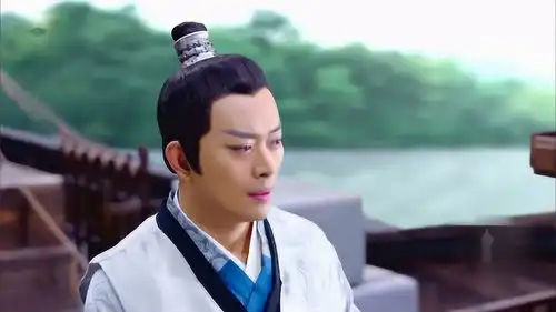 楚乔传詹子瑜接到家书,有人花重金雇佣他的手下追杀楚乔
