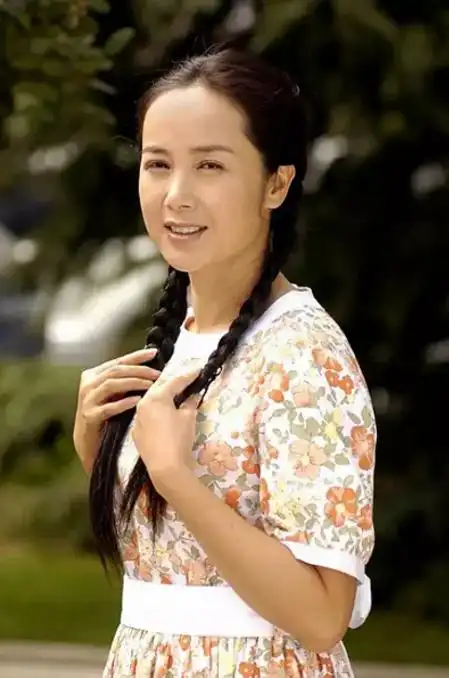 金婚4大女角换上古装,文丽颜值下降,而不起眼的她最美
