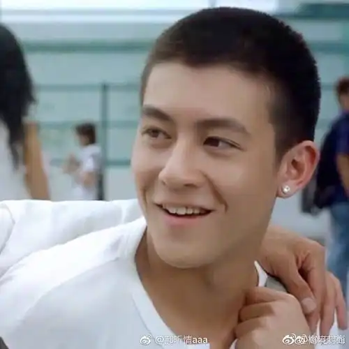 我对寸头真香了安利一个寸头帅哥,顺便欢迎大...