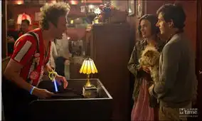 奈特莉末日情缘剧照清新范儿小情侣大逃亡
