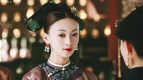 还在嘲笑吴谨言演成八佰女主开局王炸,把牌打烂的人真不少

