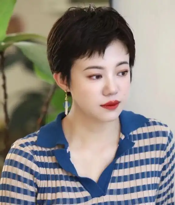 果然,能剪短发的女人都有这4个优势,不是脸小就可以,你有吗
