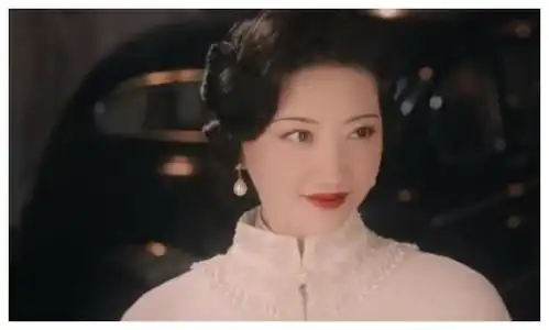 能夹死苍蝇的大双眼皮没了,司藤景甜凭实力拉回内娱审美