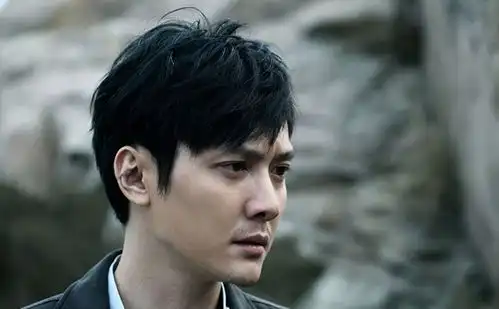 冯绍峰满头白发赵丽颖却驼背弯腰真相令人唏嘘,网友有情况了