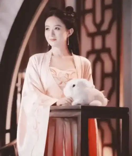 5位嫦娥仙子扮演者,赵丽颖一身粉色太萌,姚笛却是个黑历史
