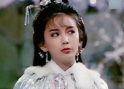 与梁朝伟同居6年分手,独自将儿子抚养长大,如今儿子是她骄傲
