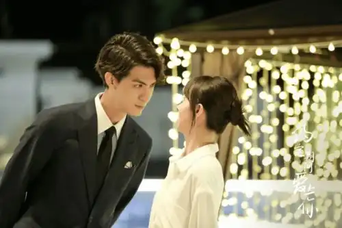 甜宠剧挤爆十月市场,资本为何对它若即若离
