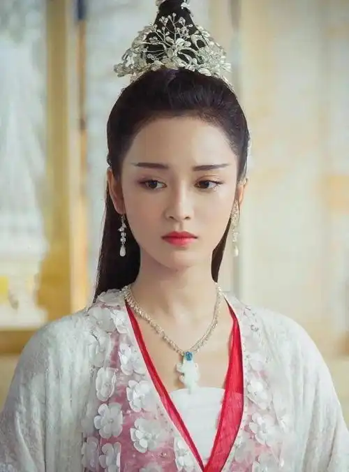 突然觉得香蜜沉沉烬如霜里的她很漂亮