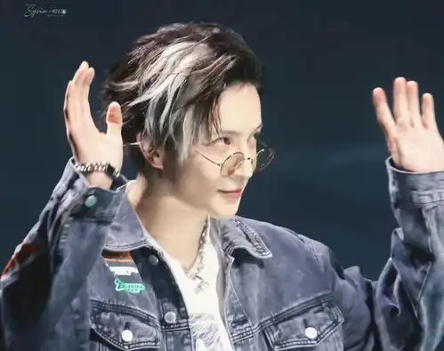 薛之谦晒花纪念赵英俊
