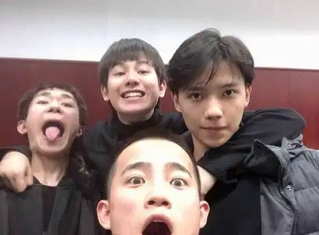 易烊千玺期末考试照片曝光,一张图暴露宿舍地位,网友接受不了
