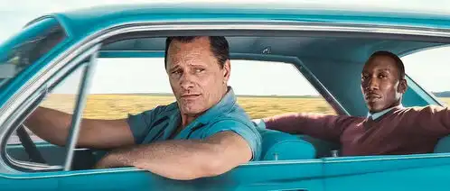 种族主义泛滥的美国黑人能雇佣白人吗电影绿皮书的黑与白
