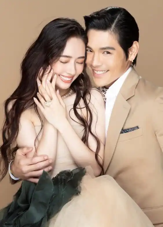 田中丽奈宣布结婚当妈田中丽奈双喜临门婚姻与母爱的幸福交响曲,璀璨星途再启航
