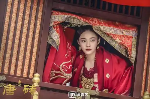唐砖热播好评如潮张佳宁王天辰频发糖圈粉无数