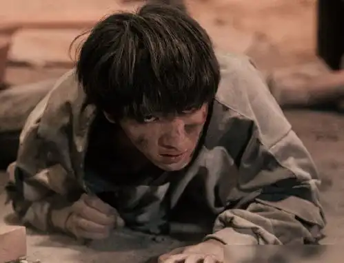 易烊千玺长津湖路透曝光,看清造型,网友养孩子还得找李飞