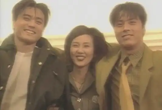 天桥风云21年后他们分手后各自幸福,男配红过男主,她变美
