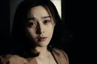 手机2片场照曝光冯小刚严格控场,范冰冰造型时髦
