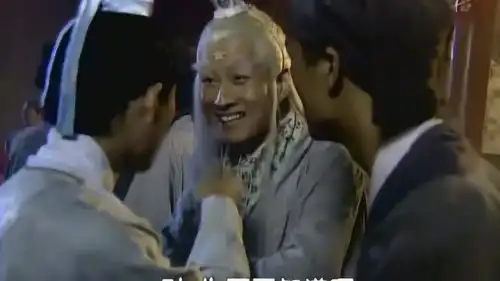 春光灿烂猪八戒太白金星知道八戒要成亲慌神,他决定一定要阻止
