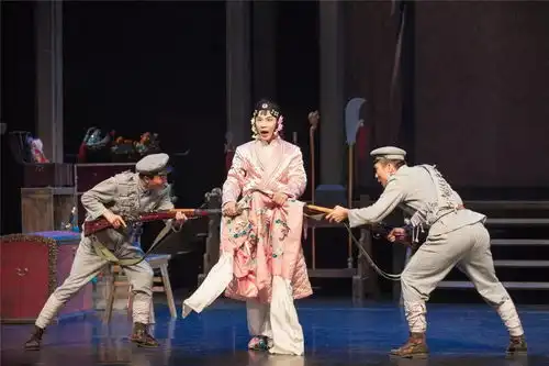 周年庆演出季明日开票丨陈佩斯杨立新领衔主演话剧戏台
