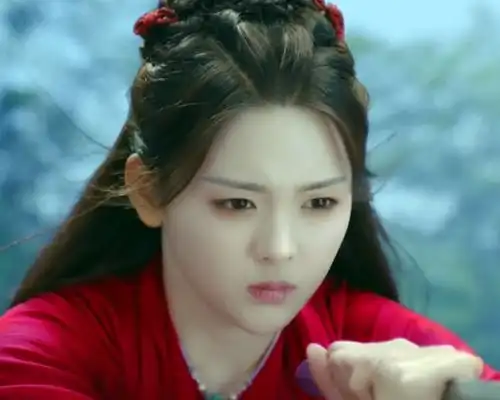 且听凤鸣开播,第一集杨超越便跟傅菁大打出手,重伤跌落悬崖