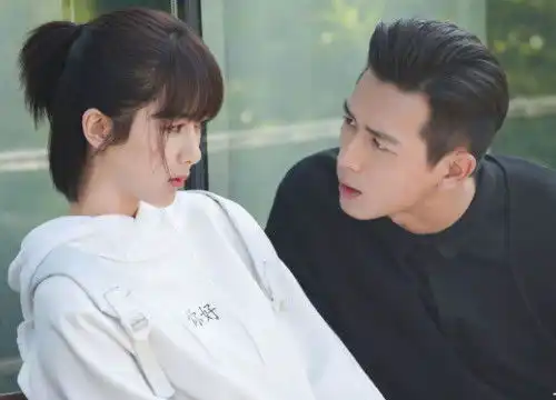 亲爱的热爱的还没播完,李现又官宣新剧,搭档男团的他太惊喜