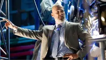 灭霸撞脸斯坦,网友狠角色都是光头,别以为换颜色就不认识你了
