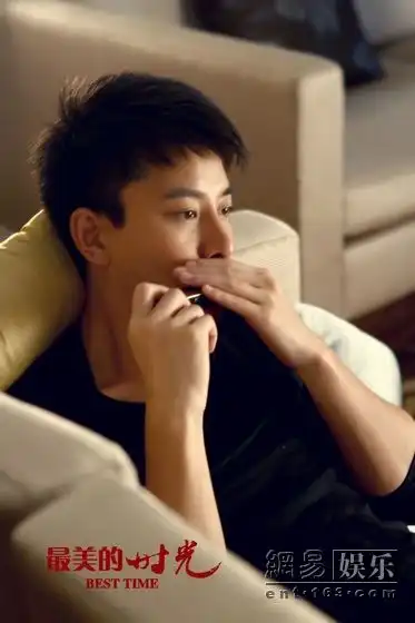 最美的时光热播贾乃亮变身优雅万人迷
