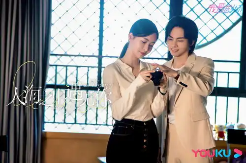 人海之中遇见你公开甜蜜约会照,邓超元台球案前贴身教学张稀也
