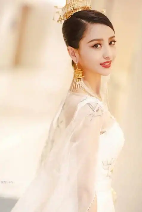 佟丽娅年轻时啥模样当看到她的学生旧照时,这才是盛世美颜
