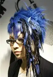 令人咂舌的日本导购小姐怎么吓人怎么来
