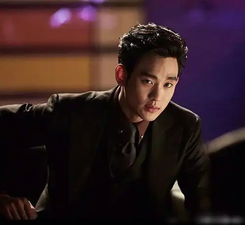 金秀贤虽然是精神病但没关系露额头造型引热议酒店社长乱入
