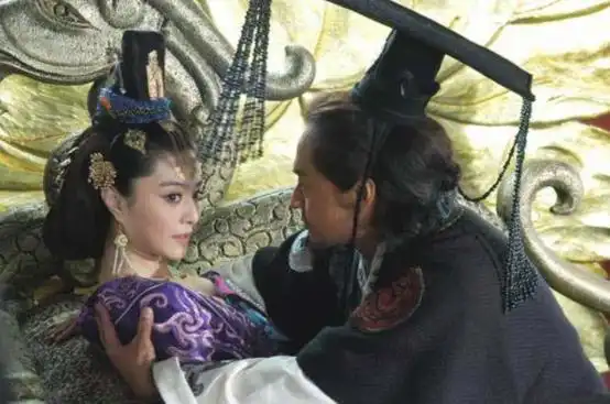 自古女子多磨难,看中国的裹脚,欧洲的束腰,日本的口味更独特