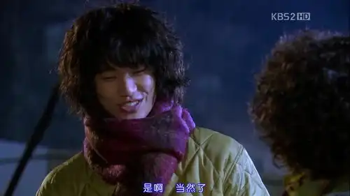 裴秀智跟踪金秀贤,美女原来是坐着这个来的