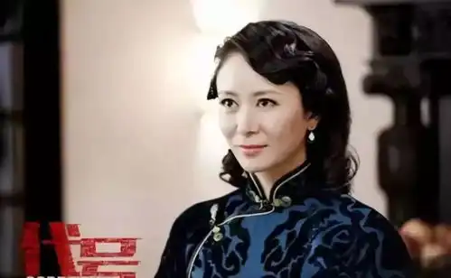 电视剧人间正道是沧桑在央视重播,剧中旗袍造型优雅大方,惊艳众人
