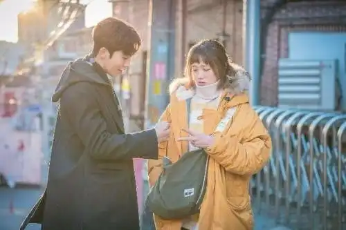 和喜欢的女生聊天15分钟以后就找不到话题了该怎么办