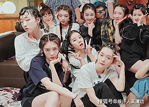 火箭少女素颜录制节目,杨超越颜值扛住了,孟美岐辫子造型最漂亮