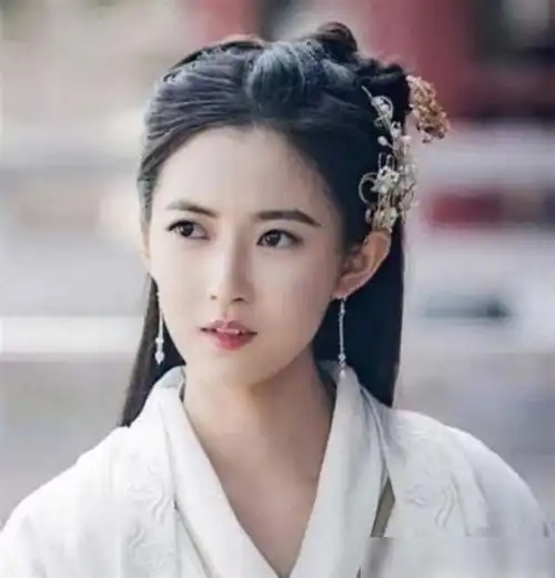 倚天屠龙记的第一美人,艳压群芳,如今逆生长
