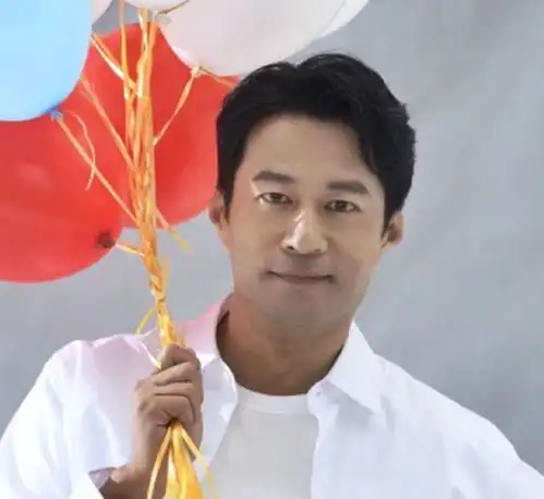 曼娘李依晓男友身份曝光,被扒是知名摄影师罗攀,曾有过婚姻
