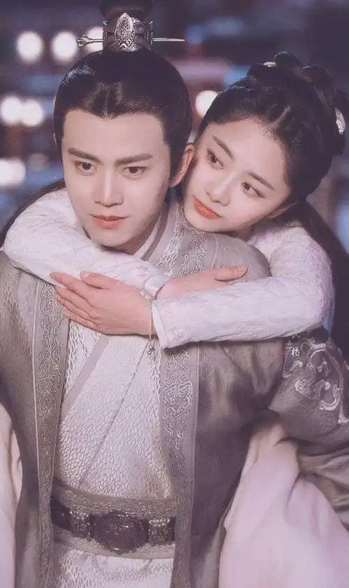 继锦衣之下任嘉伦又一新剧上映,网友女主比谭松韵更娃娃脸
