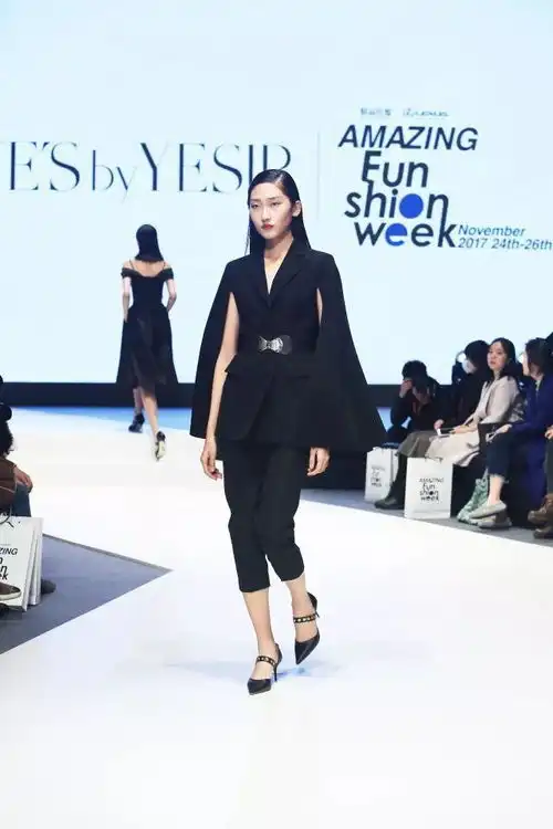 关晓彤唐嫣为什么那么红,是有原因的
