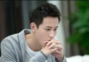 刚出道时李易峰就为他做配,如今的他事业爱情双丰收