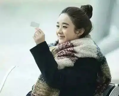 有一种发型叫赵丽颖的丸子头,美腻可爱呀
