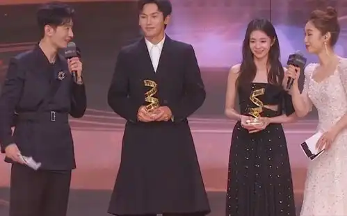 上海电影节刘浩存不善言辞黄晓明两次救场,周冬雨说话很艺术