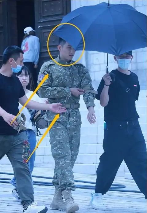 黄景瑜新剧上线,特种兵身材成为焦点,这胸女生看了都自愧不如
