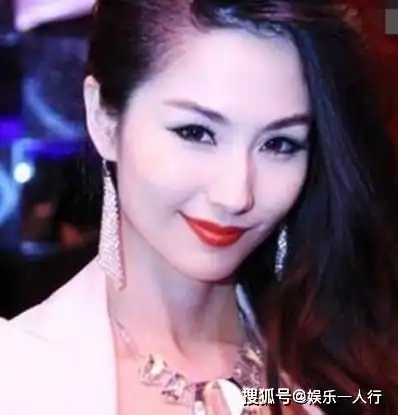 带你看看蓝燕的豪宅,装修设计金碧辉煌,住的地方媲美皇宫
